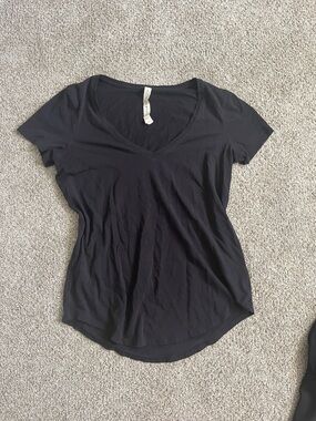 lululemon athletica Black V-Neck Short Sleeve Tee